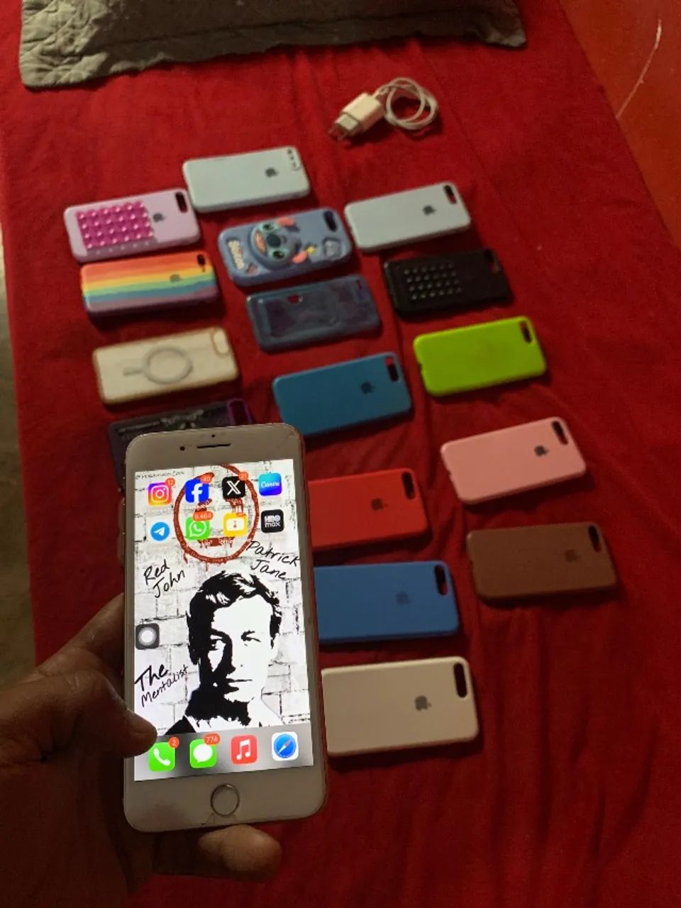 iPhone 8 Plus + 18 capinhas + 1 carregador  - Foto 4