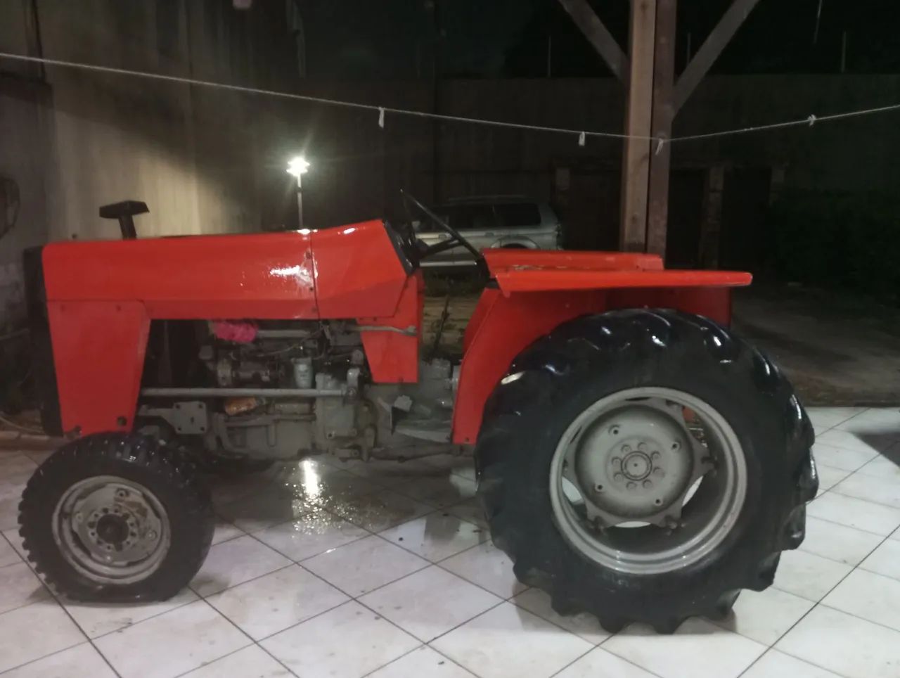 Trator Massey Ferguson modelo 235