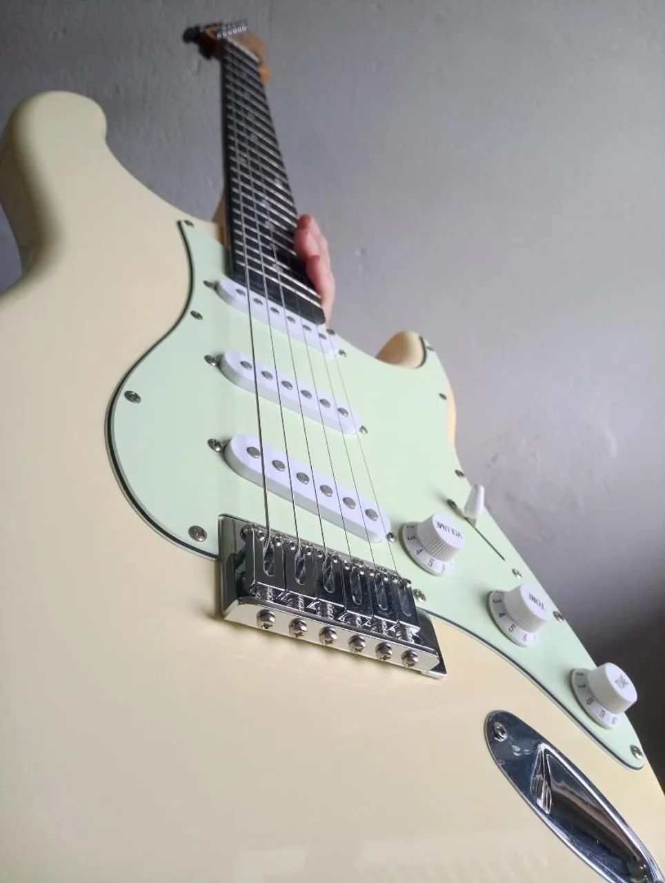Vendo guitarra semi nova Memphis Mg 30  - Foto 3