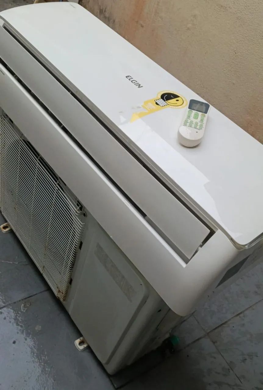 Ar condicionado tipo split 18k BTUs, eficiente 
