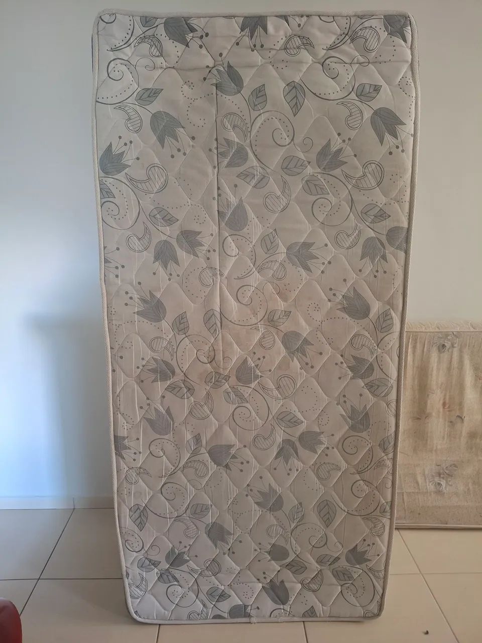 Doando cama de solteiro 