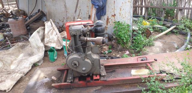 Vende de uma bomba e uma carroceria da Hilux - Foto 7