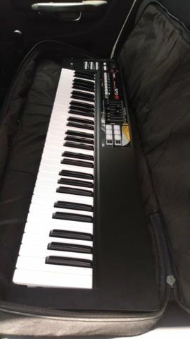 Teclado Roland XPS10 semi novo. 12x de 230,00 no cartão