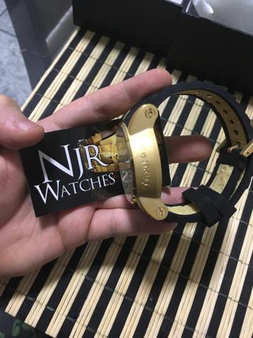 PROMOÇAO Relogio Invicta Yakusa dourado com preto novo automatico - Foto 3