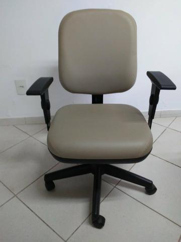 Cadeiras De Escritório Cavaletti (03 mês de uso)