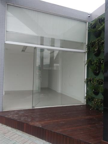 Ampla sala na nova extensão da Quarta Avenida