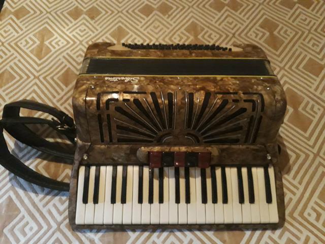 Acordeon Silvertone 80 baixos - Foto 4