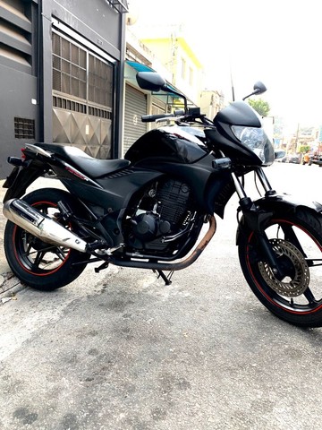 HONDA CB300R PRETA 2011