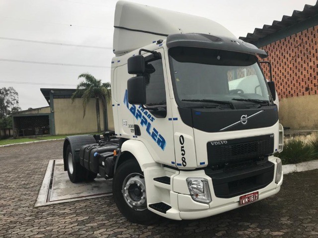 VOLVO VM 330 ISHIFT 2015 AUTOMÁTICO 4X2  UNICO DONO BAIXA KM 