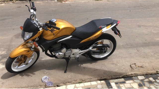 MOTO CB 300
