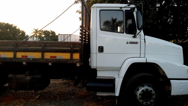 VENDO CAMINHÃO