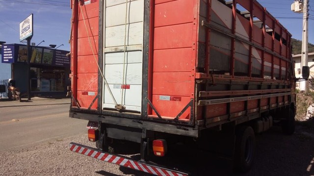 CAMINHÃO 712 CARGO 2009