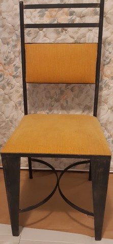 Vendo mesa com 4 cadeiras estofadas - Foto 2