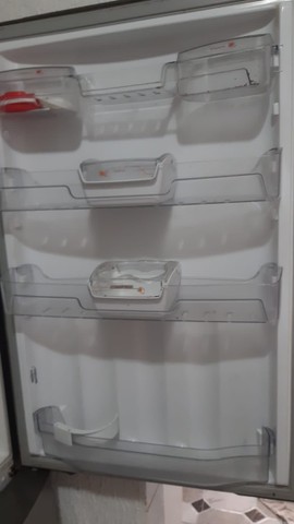 Vende-se Geladeira da Brastemp com congelador inverso  - Foto 4