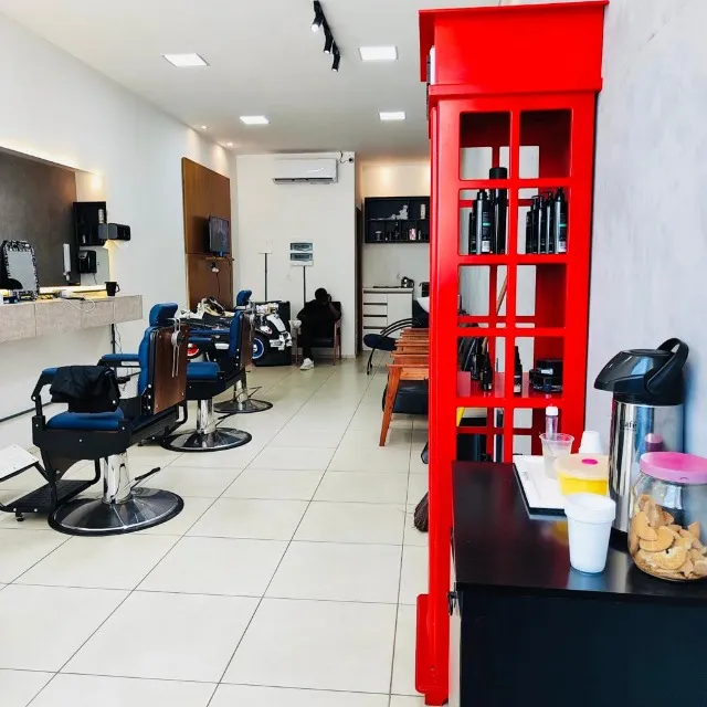 Poltrona Barber Pro Capitonê Premium Reclinável - Prismec Móveis -  Indústria & Comércio