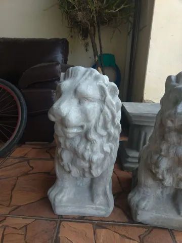 Par de Leão em cimento com colunas para decoração 