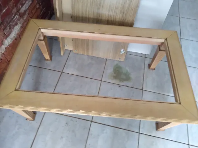 Mesa de centro grande de sala não tem o vidro