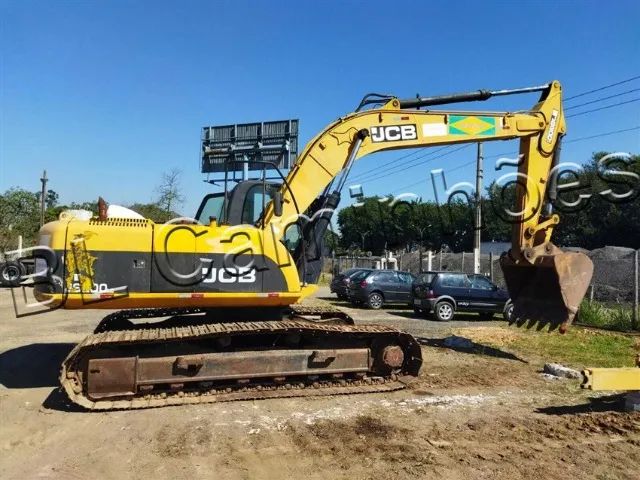 Escavadeira JCB JS200LC ano 2011 c/ 11.000 horas