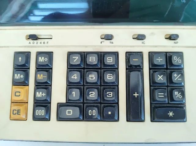 Calculadora de mesa Dismac, década de 1970 - Foto 3