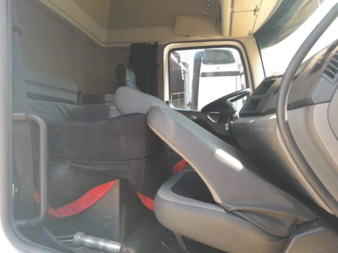 Volkswagen 25.360 Constel. 6x2 Tractor 2p (die)(E5) 2021/2022 Vamos Seminovos GOIANIA - Foto 8