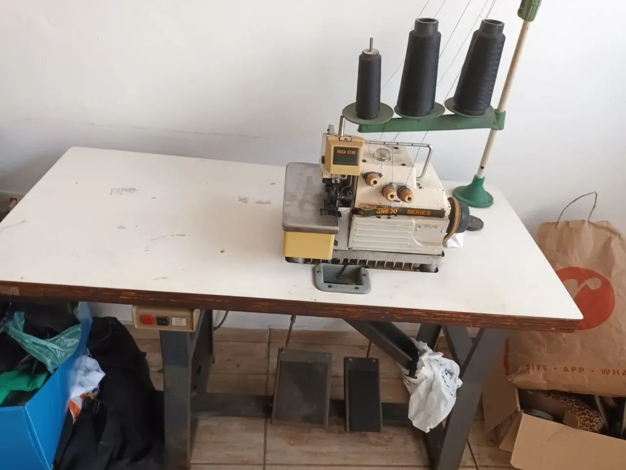 Maquina Overloque 220V