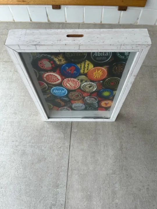 Quadro de tampinhas de cerveja - Foto 2