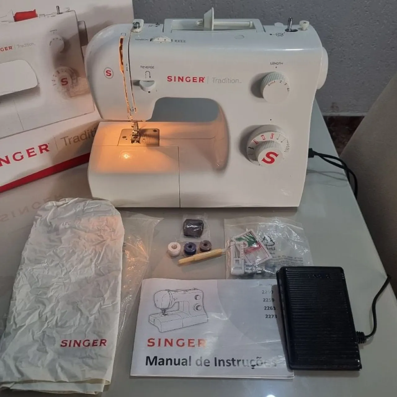Máquina de Costura Singer 2250 Tradition (NOVA)