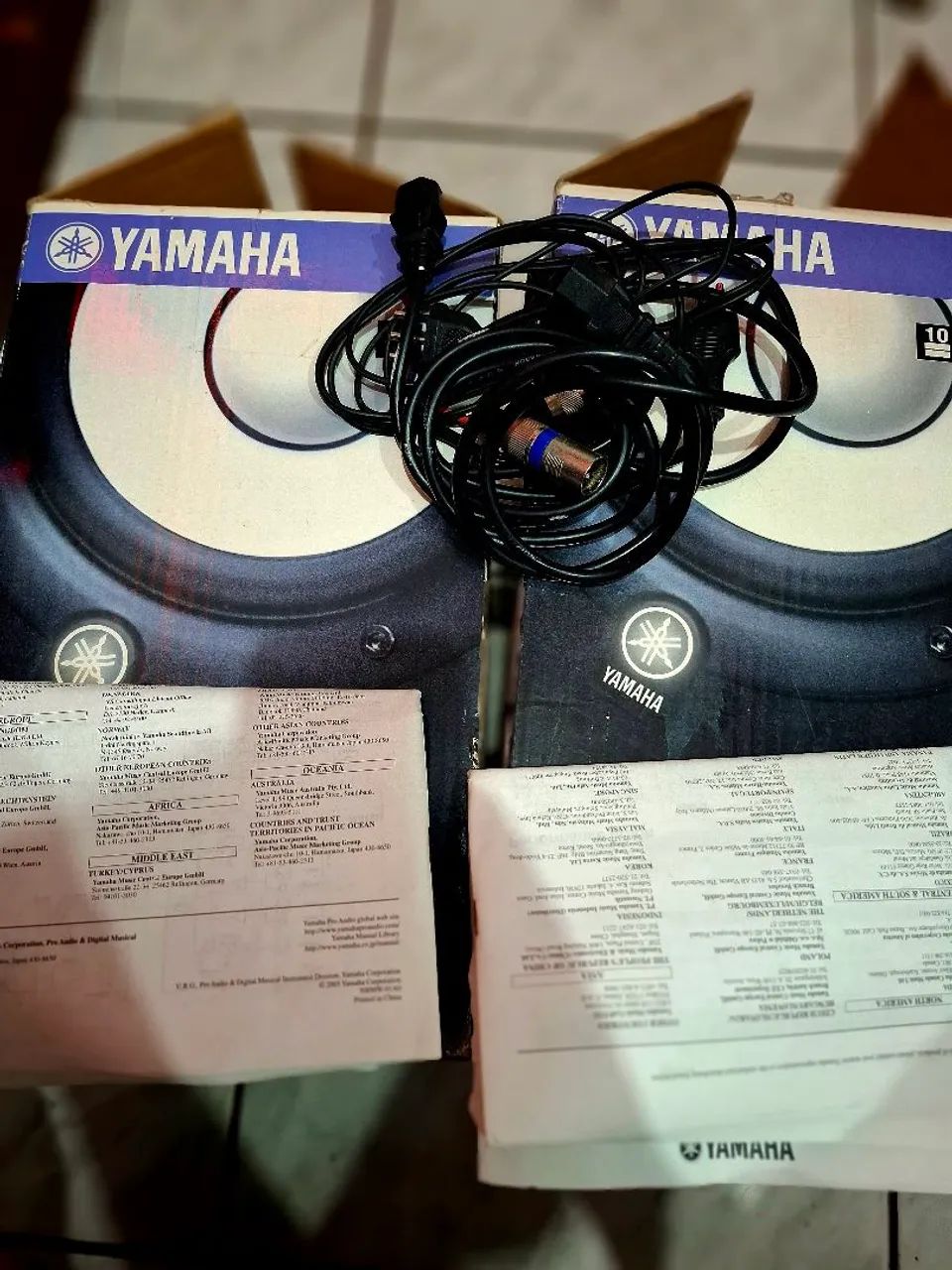 HS5 PAIR OF REFERENCE MONITORS+POWER CABLES AND XLR TO P2 CABLES64595542609411121