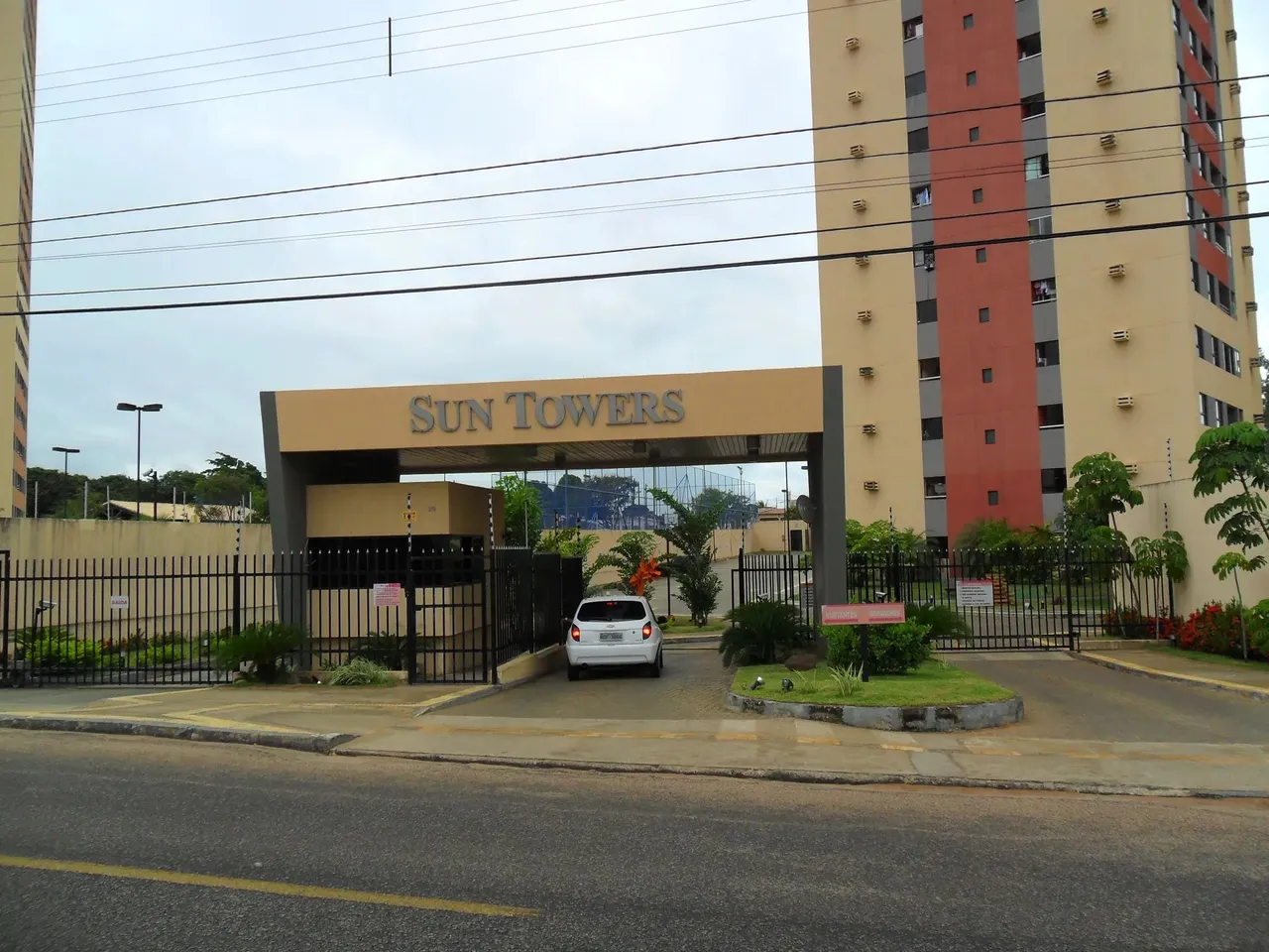 RESIDENCIAL SUN TOWERS - ARMÁRIOS PROJETADOS - 2/4 SENDO 1 SUÍTE - SOMBRA - ACEITA FINANCI