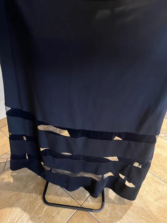 Vestido Longo Preto com Detalhes em Tule