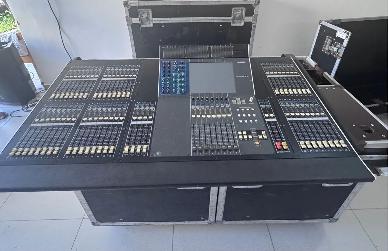 Mesa de som M7CL com case Yamaha digital 