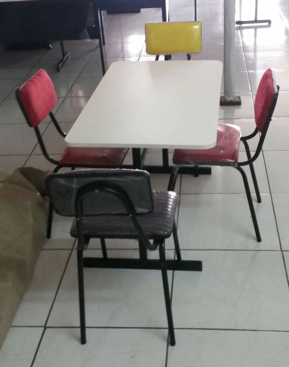 Kit infantil de mesa com 4 cadeiras - frete gratuito - Foto 2
