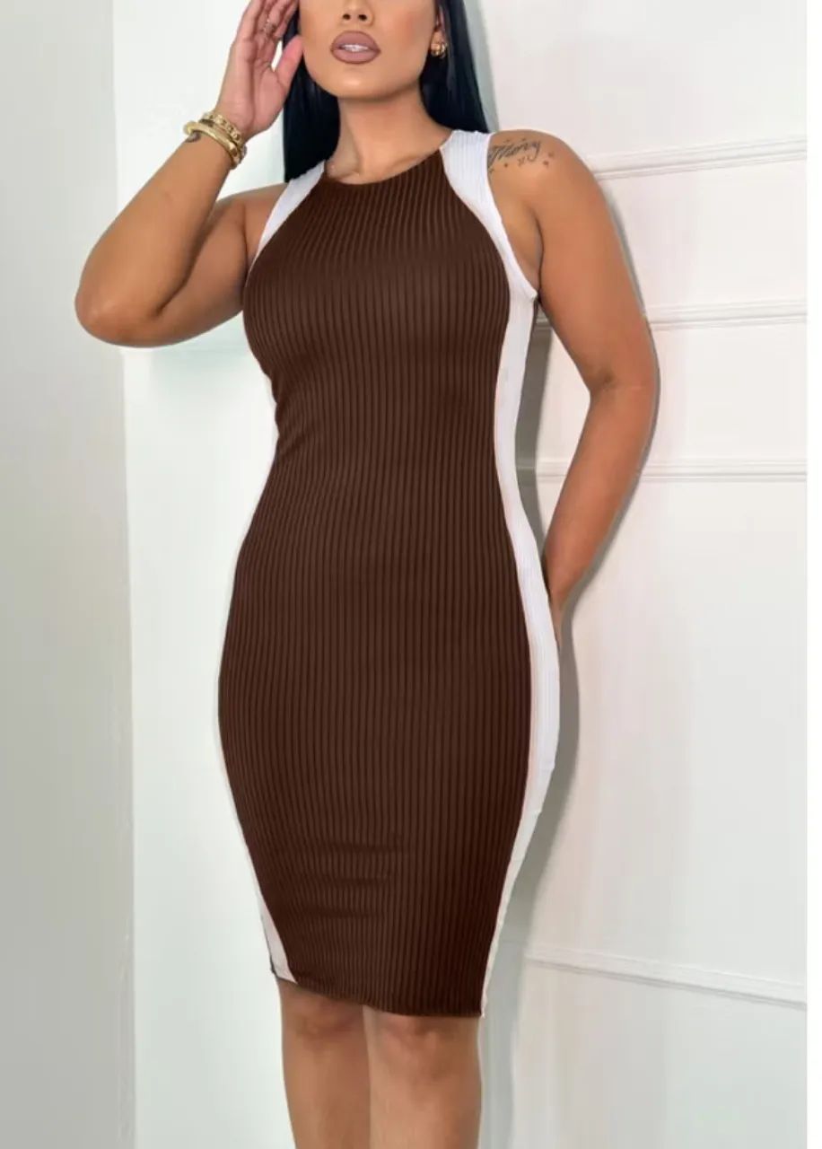 Vestido Marrom com Detalhe Branco