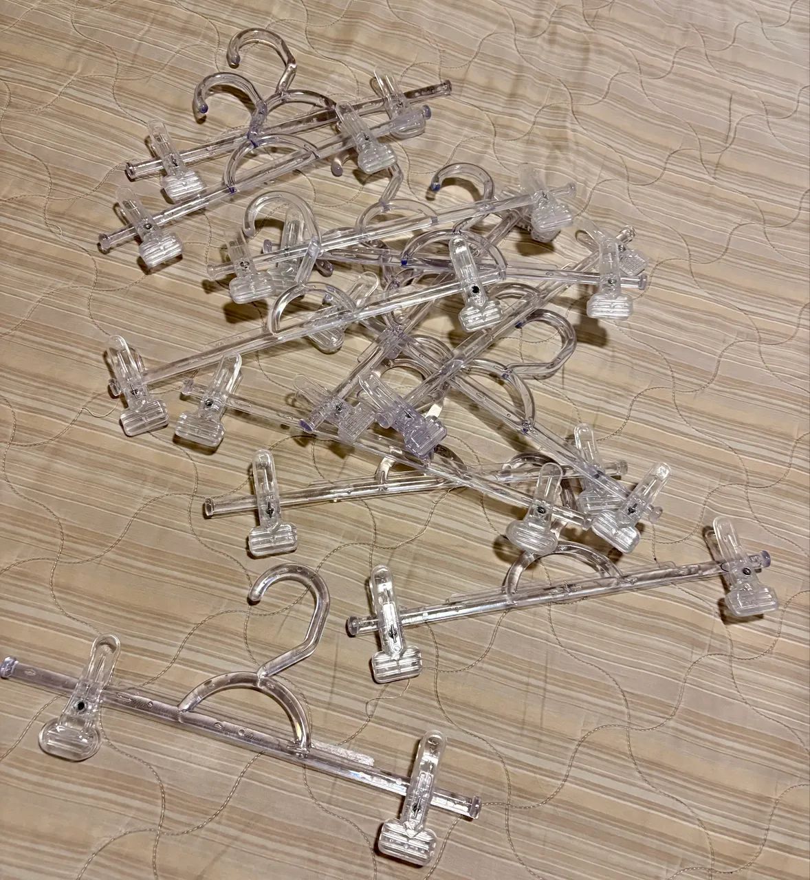 62 Cabides de acrílico - com garra e sem  - Foto 5
