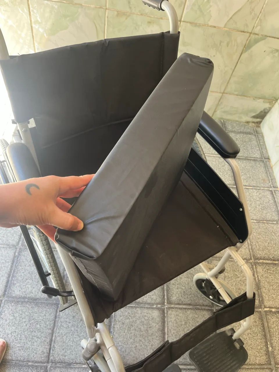 CADEIRA DE RODAS NOVA  - Foto 6