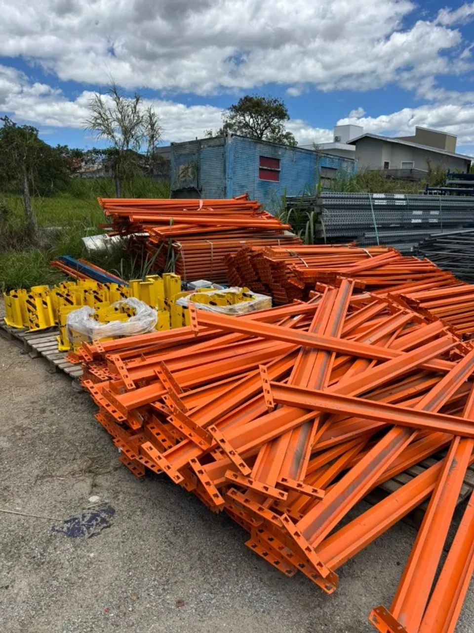 Porta Paletes - Montantes com 4,5M e Longarinas com 2,30M. Material em ótimo estado. Chama - Foto 4