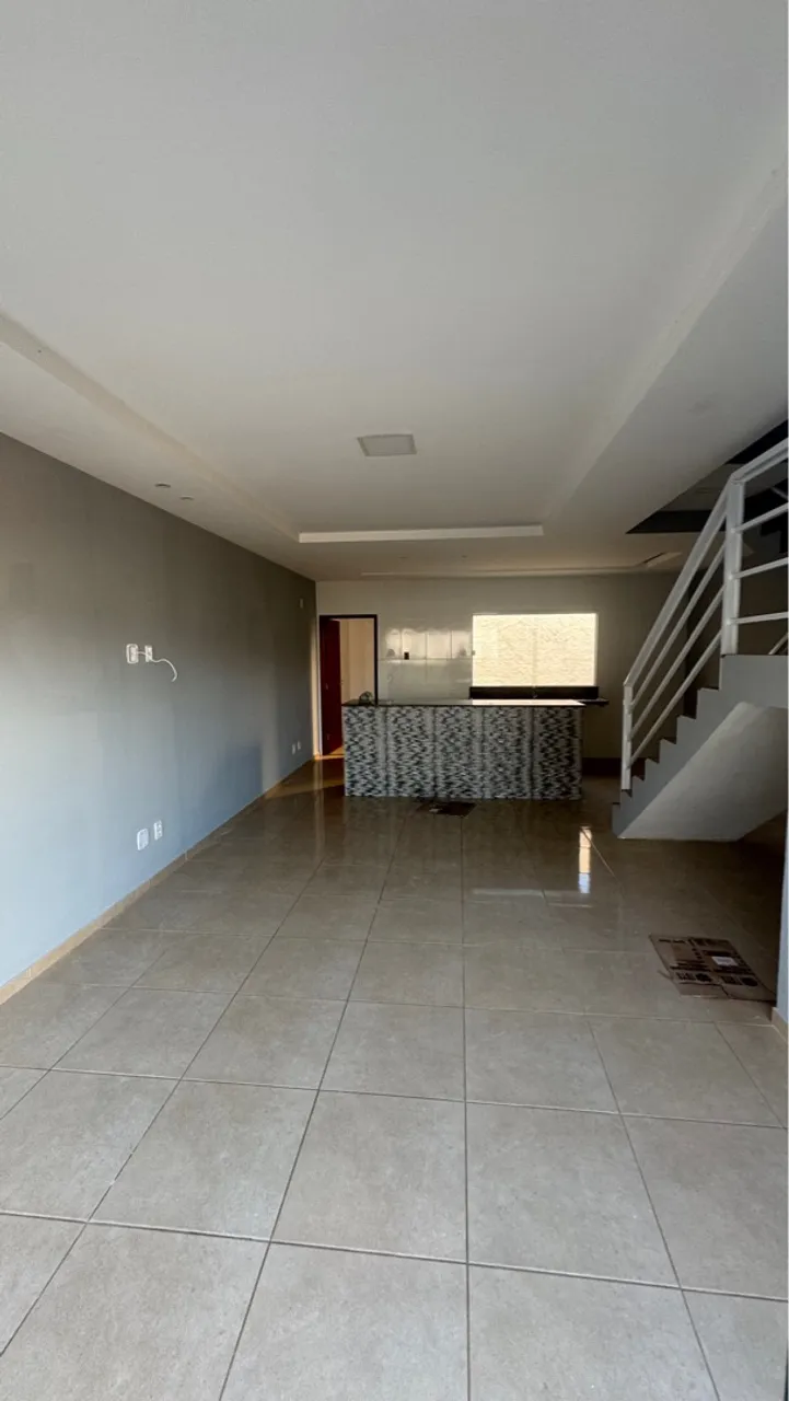 Alugo casa
