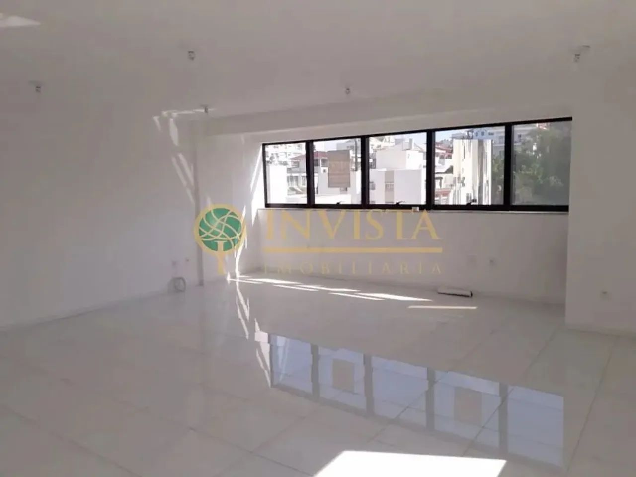 Sala comercial à venda, 50 m² e Vista Mar - Coqueiros, em Florianópolis.