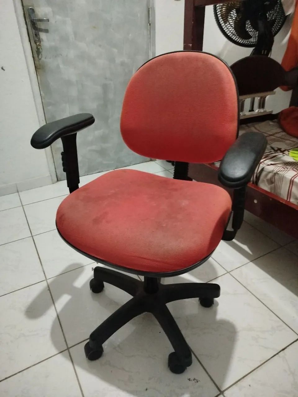 Cadeira de escritório vermelha 