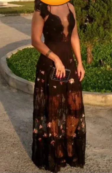 Vestido longo preto de renda com flores
