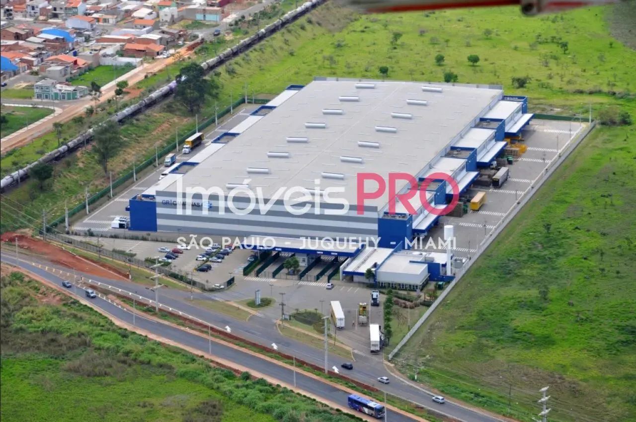 Galpão logístico de 2.888 m², com pé direito de 12,4 metros e extremamente bem localizado.