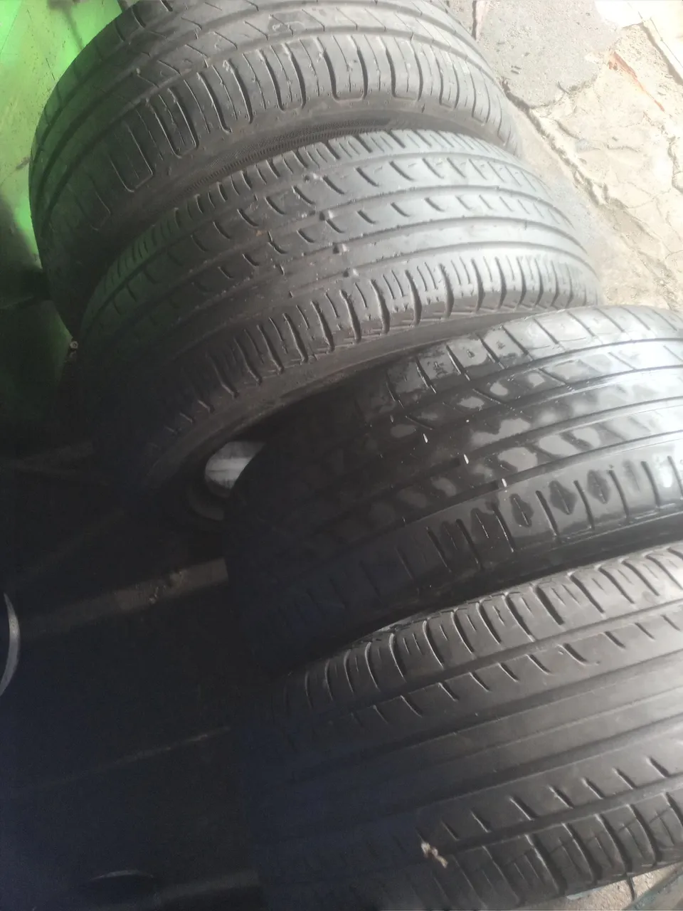 Quatro pneus 195/55/15