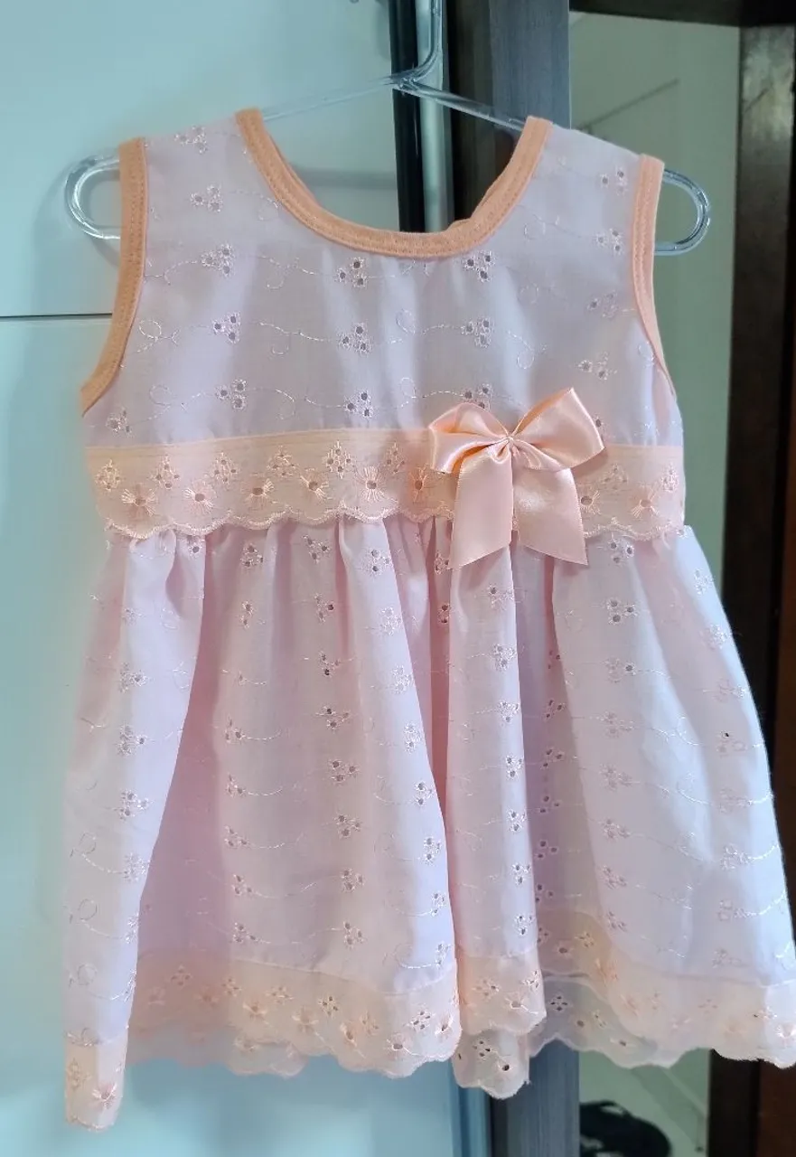 Vestido Infantil Rosa Bordado com Laço Delicado