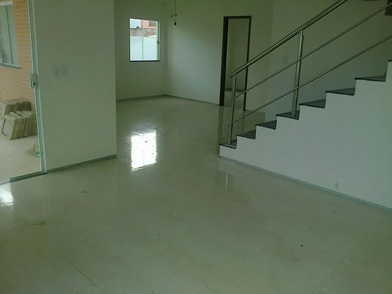 Moderna, luxuosa, 4 suítes, ventilada, toda no porcelanato, boa área livre, no Parque Aten