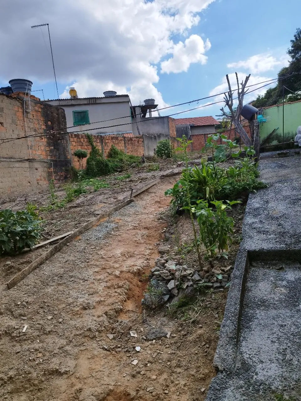Vendo lote com 392m² no coração do Bairro Céu Azul.