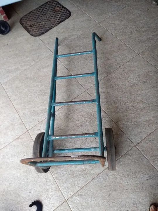 Vendo carrinho de carga valor 220