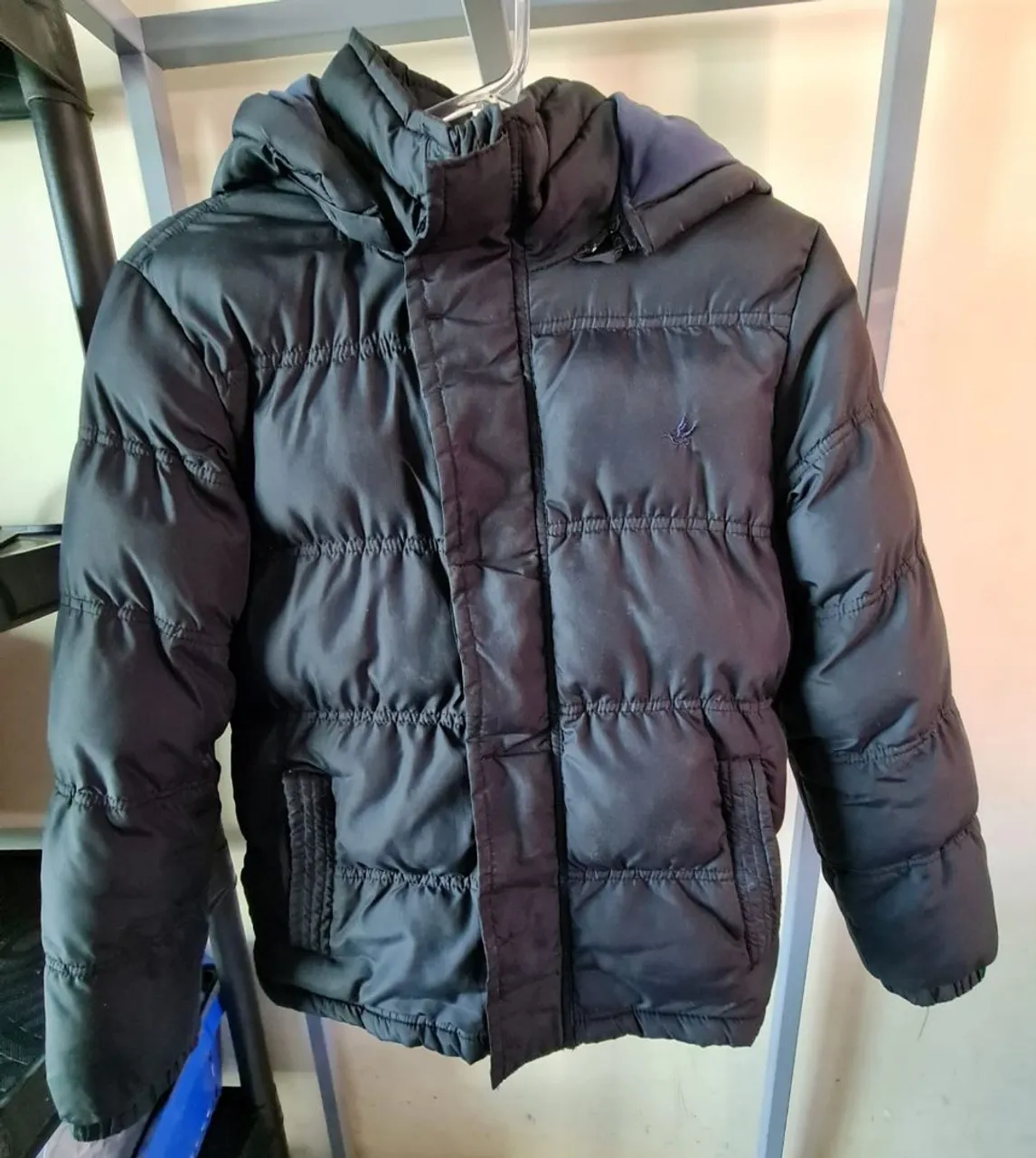 Casaco infantil preto com capuz