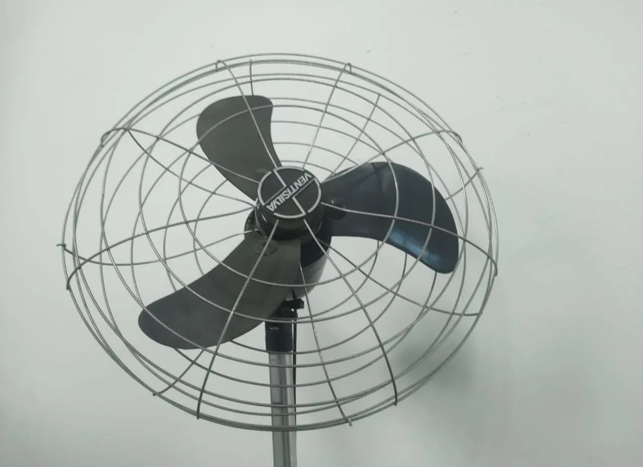 Ventilador de Pé Industrial - Grande Bivolt  - Foto 3
