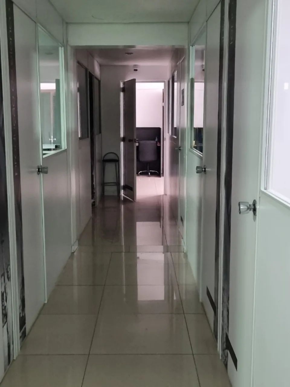Alugo Sala comercial 100m2 ótima localização POA