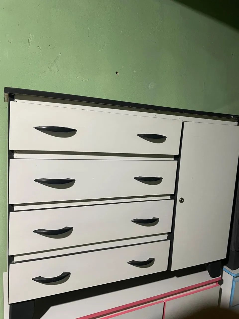 Cômoda com gavetas e sapateira